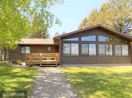 2852 Royal Oak Drive NW, Baudette, MN 56623