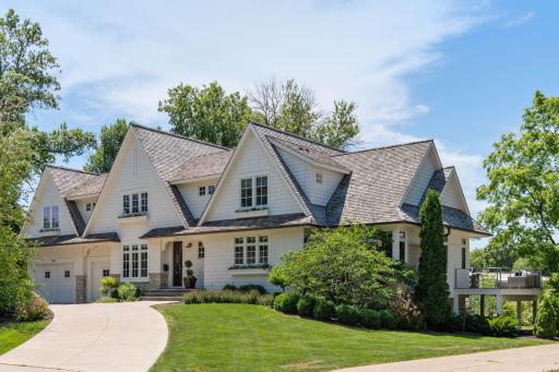 5504 Lakeview Drive, Edina, MN 55424