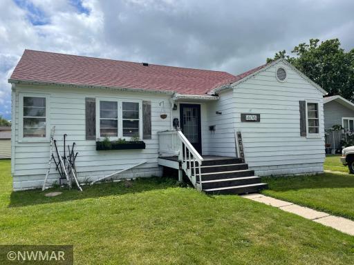 406 3rd Street NE, Roseau, MN 56751