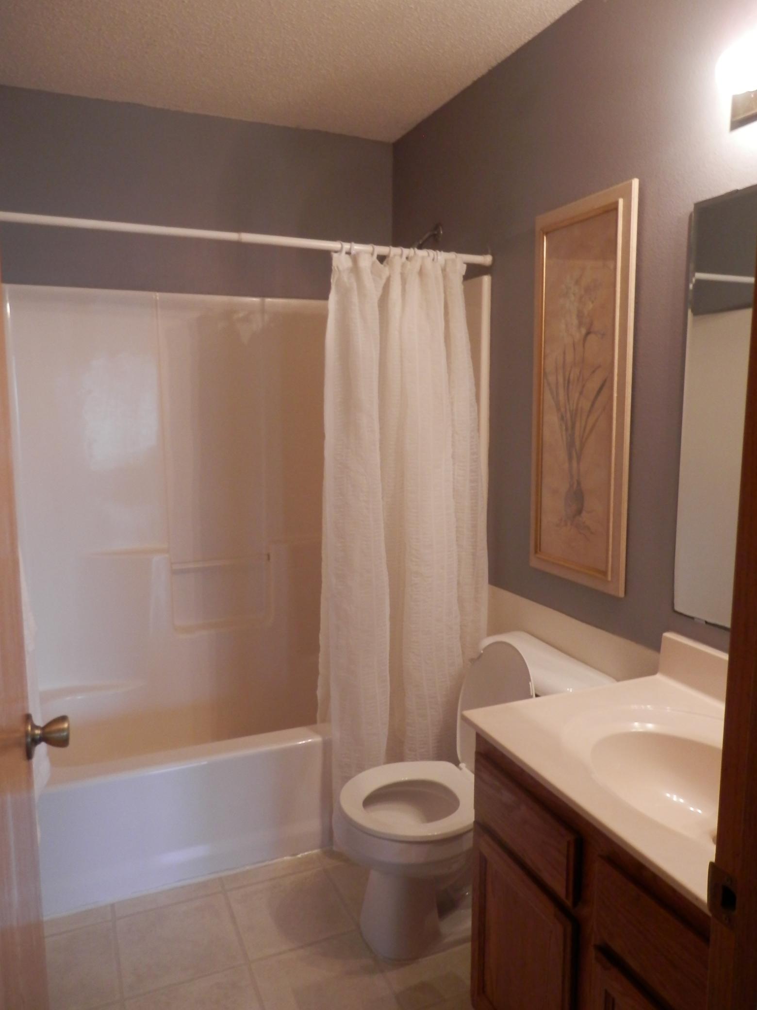 Brophy Lake Resort Creekside bath