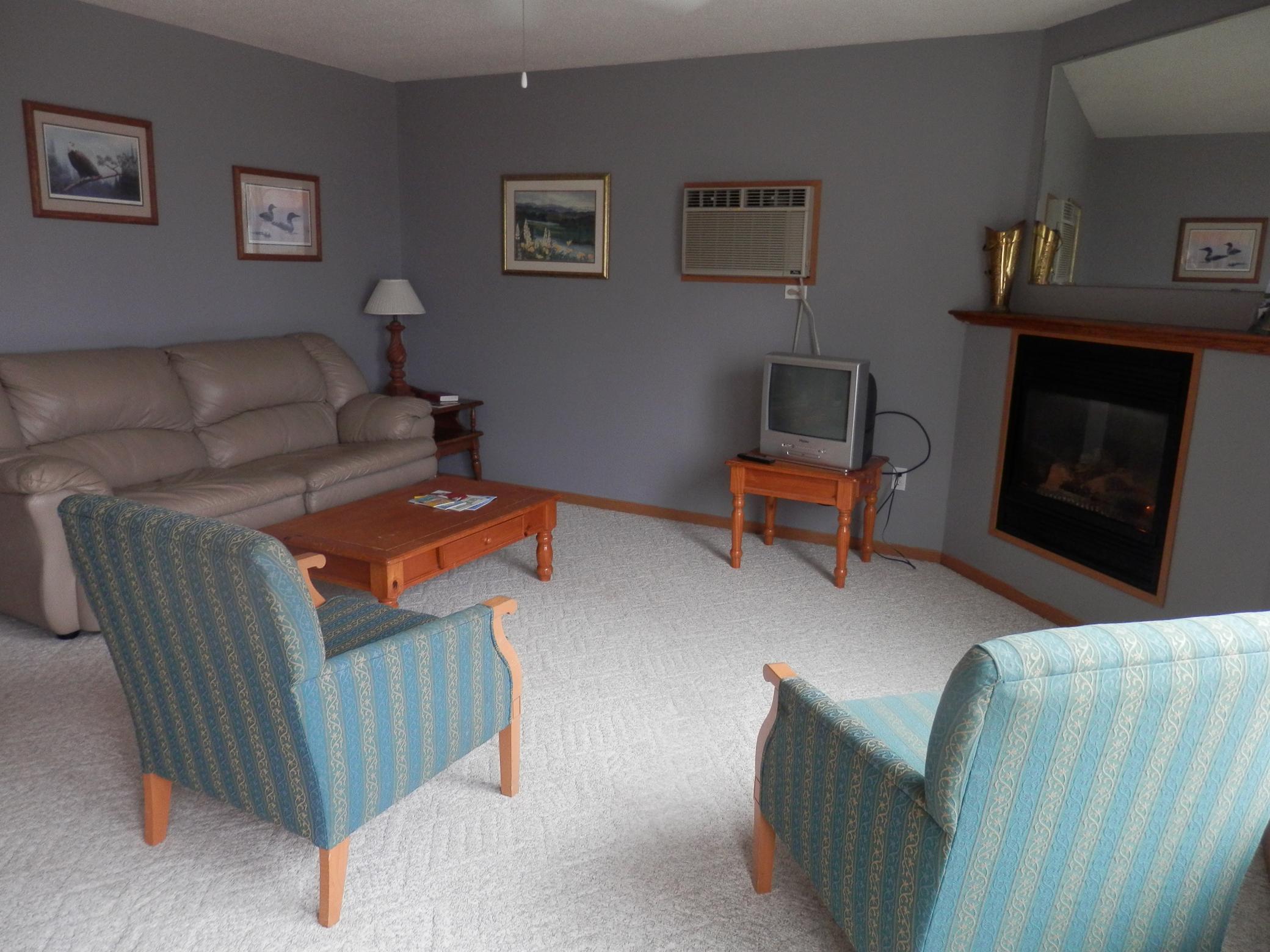 Brophy Lake Resort Creekside great room