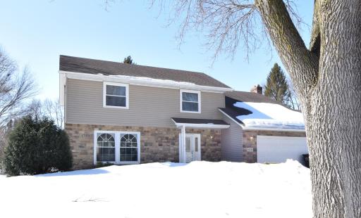 Two Story Living in the Heart of Maple Grove!