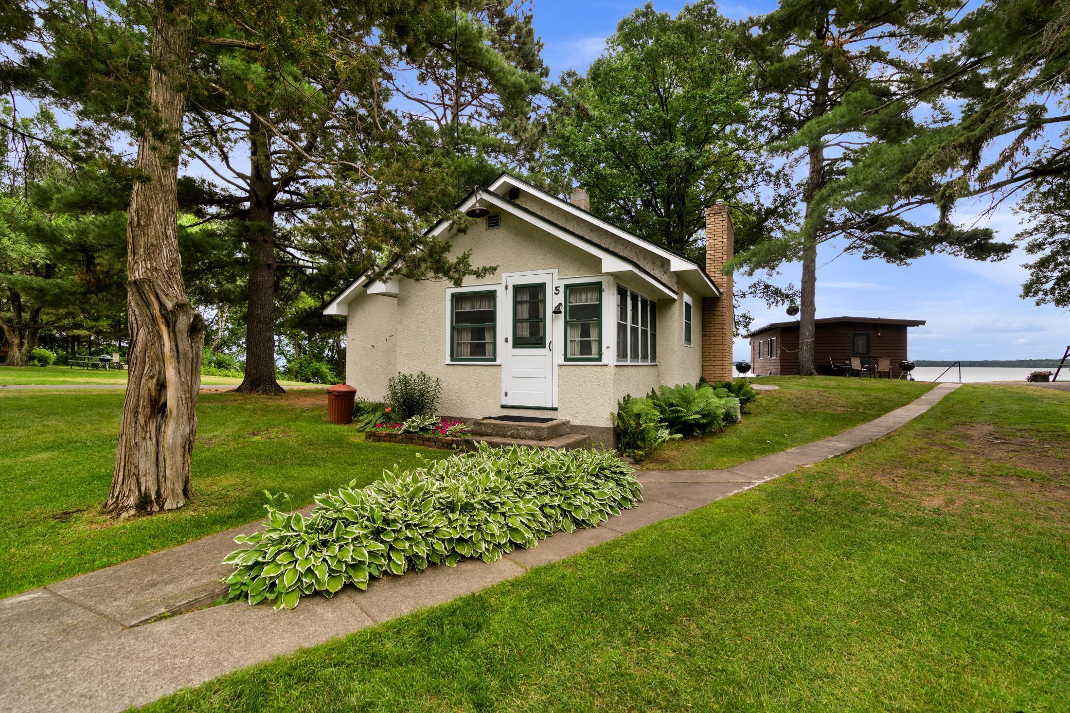 Cabin 5 - Exterior.jpg