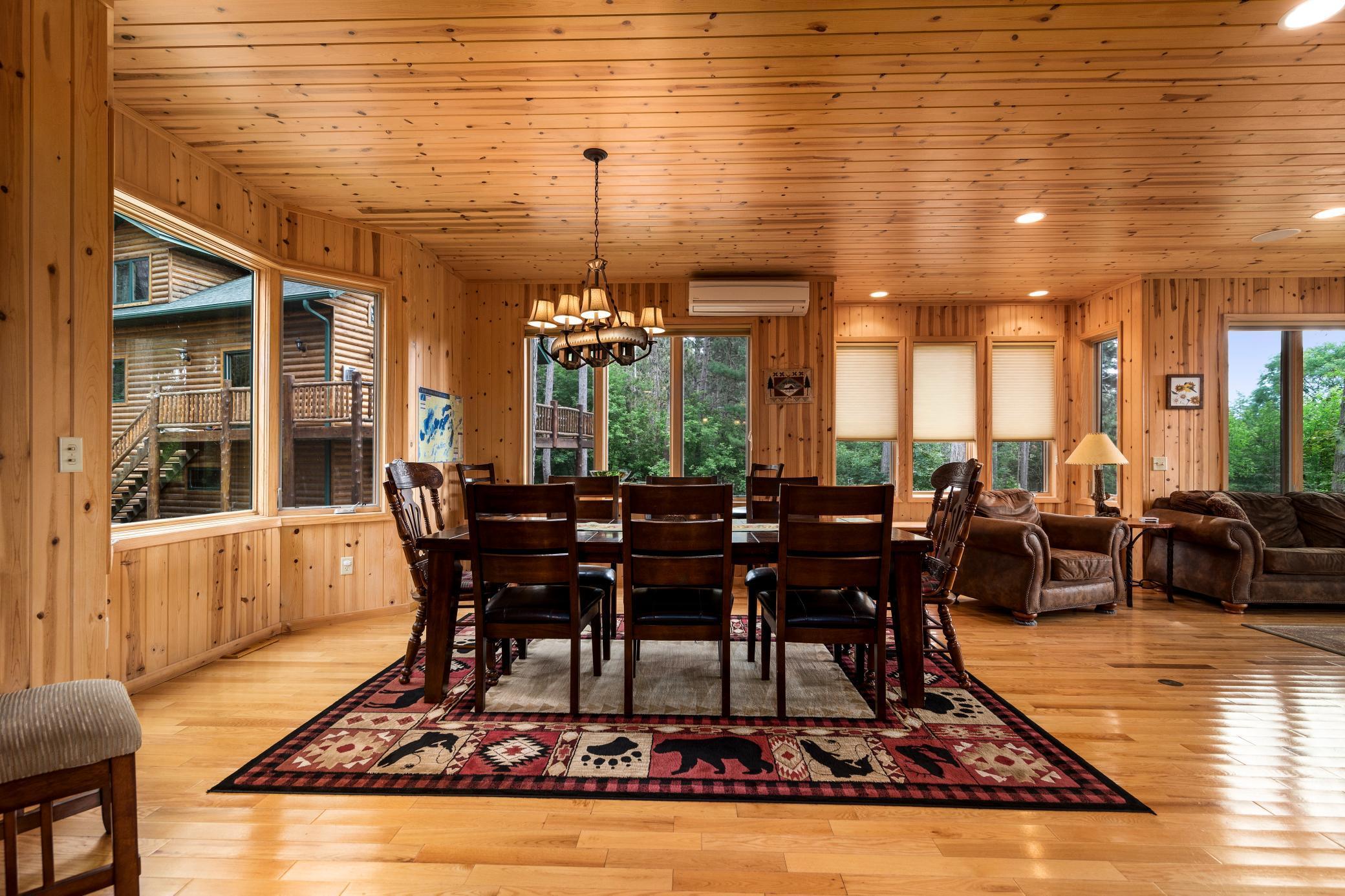 Cabin 15 - Dining 2.jpg