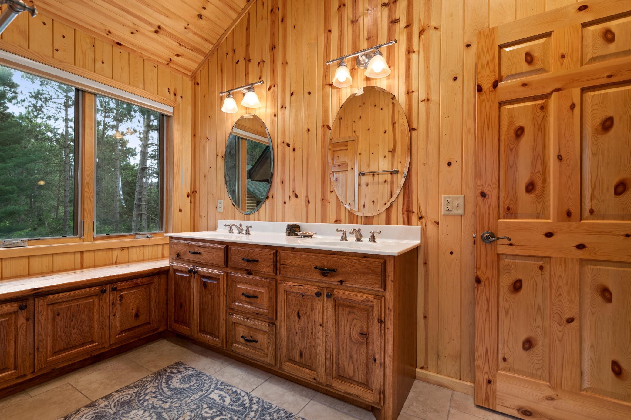 Cabin 15 - Guest Suite Bath 2.jpg