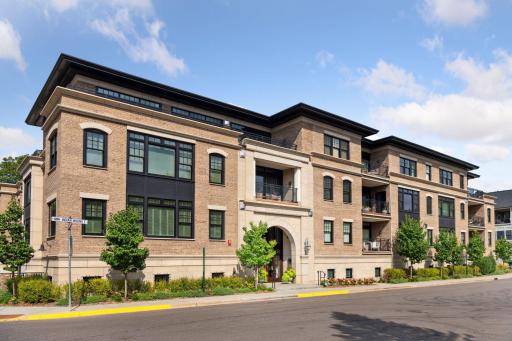 240 Minnetonka Avenue S, 303, Wayzata, MN 55391