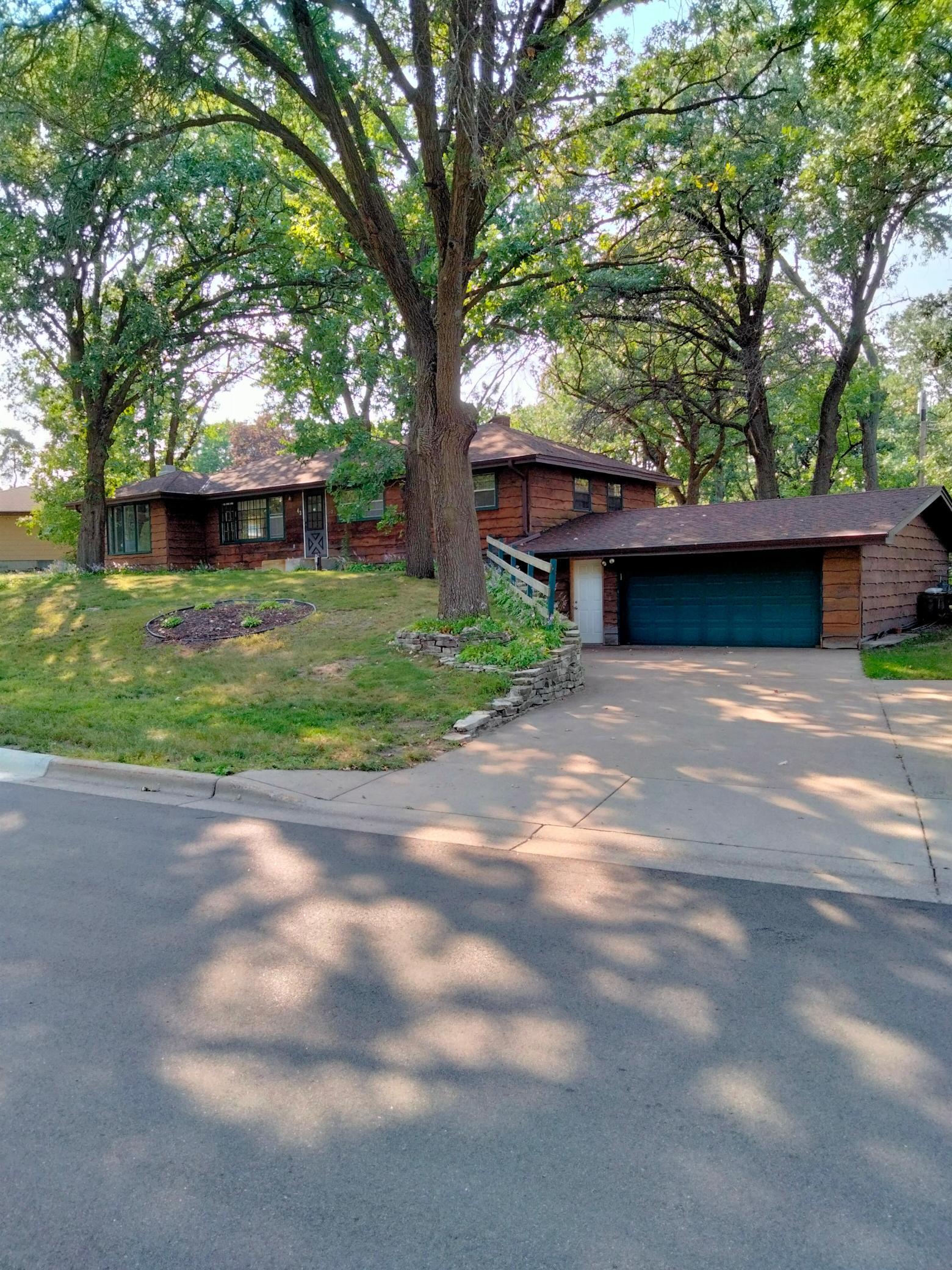 43 Suzanne Avenue, Vadnais Heights, MN 55127