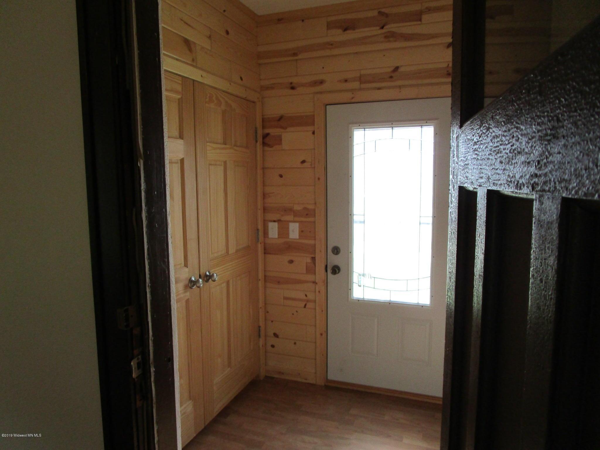 Entryway Foyer & Large Walk-in closet