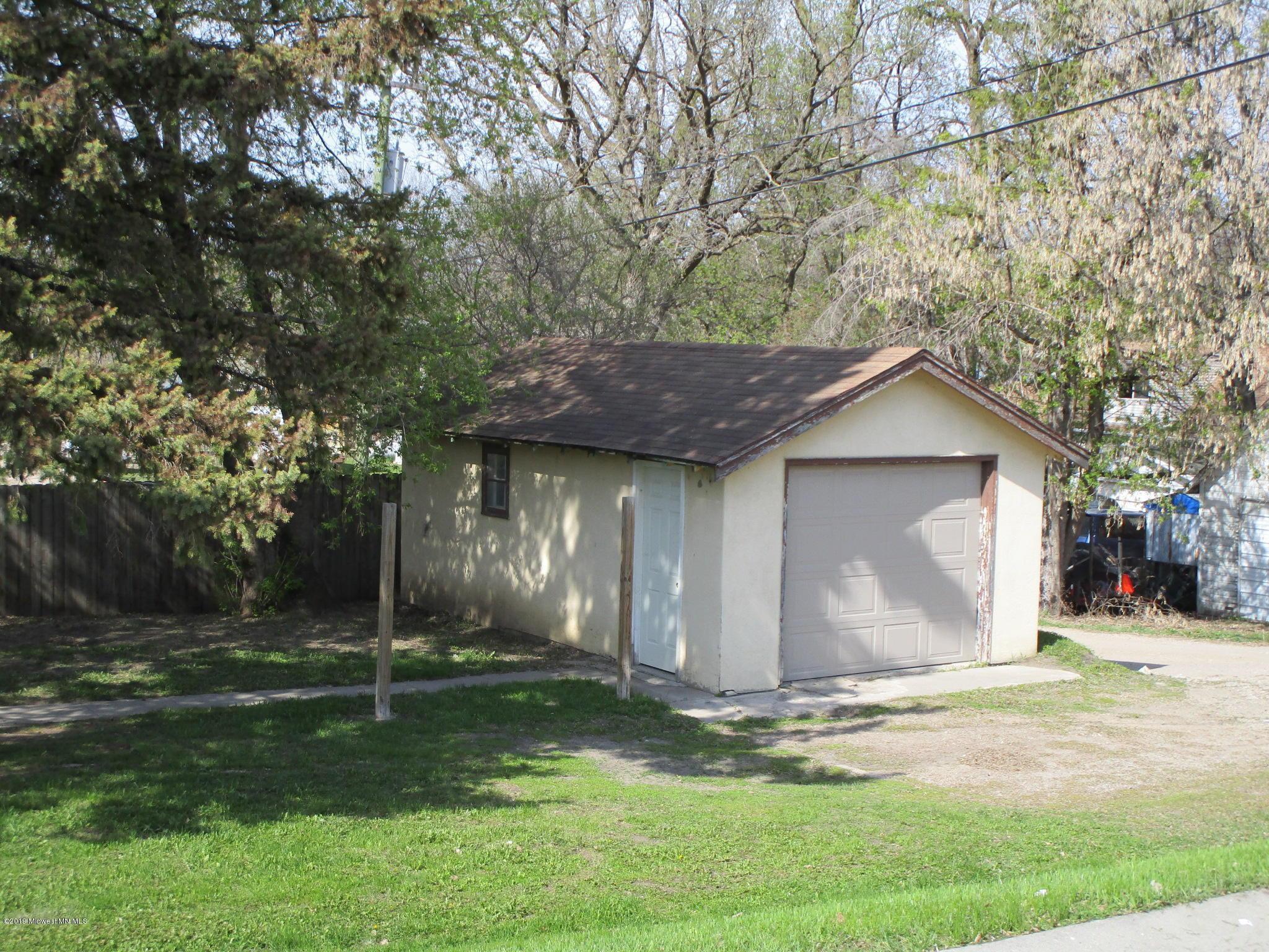 Detached Garage