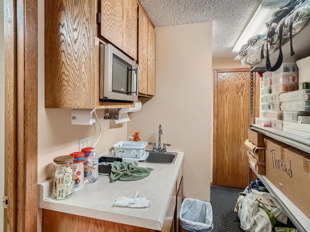 Commercial CENTURY 21 Dickinson Realtors