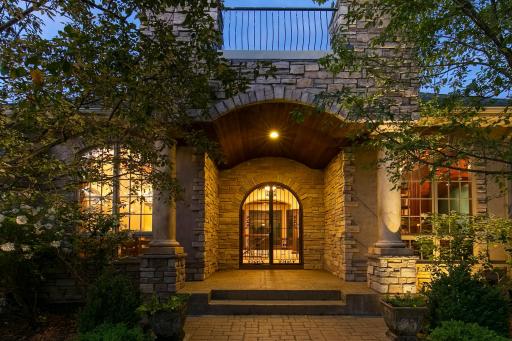 6613 Mohawk Trail, Edina, MN 55439