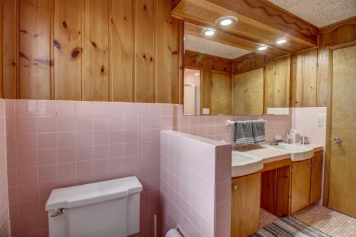 Main Floor Full Bath