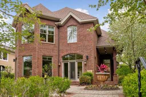 715 Rice Street E, Wayzata, MN 55391