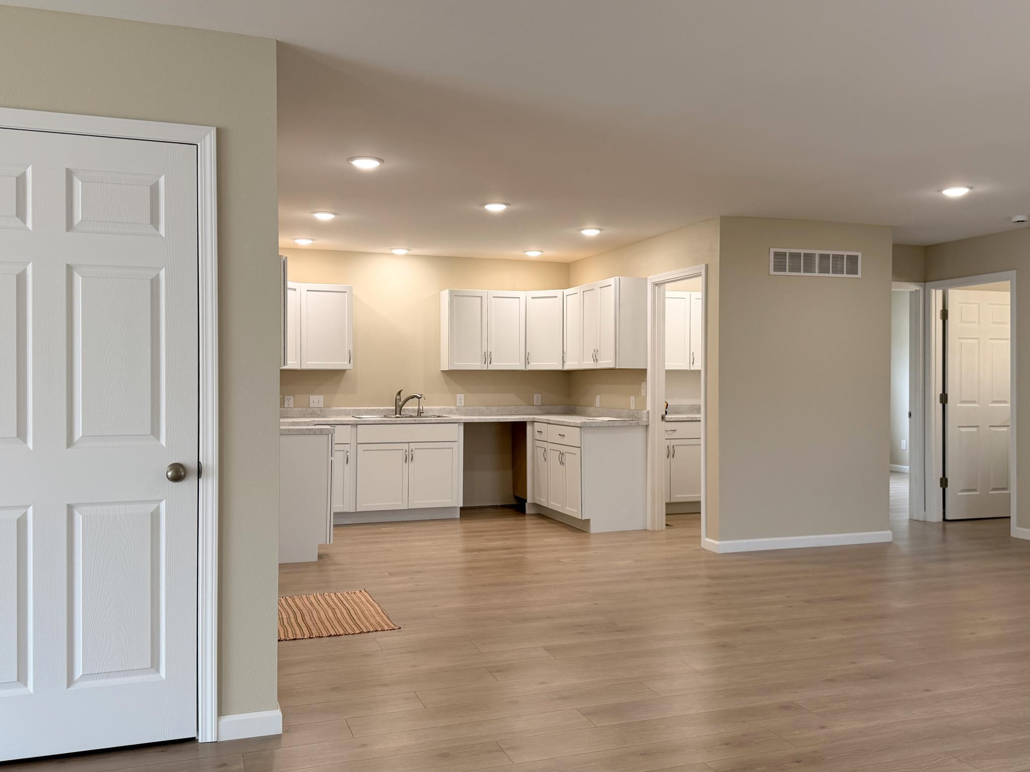 Dining Kitchen b.jpg