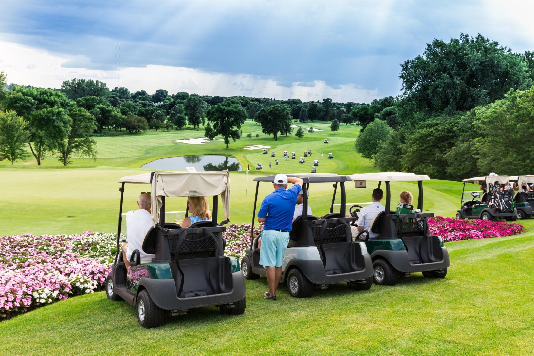 A Short Drive or Walk to the North Oaks Golf Club
