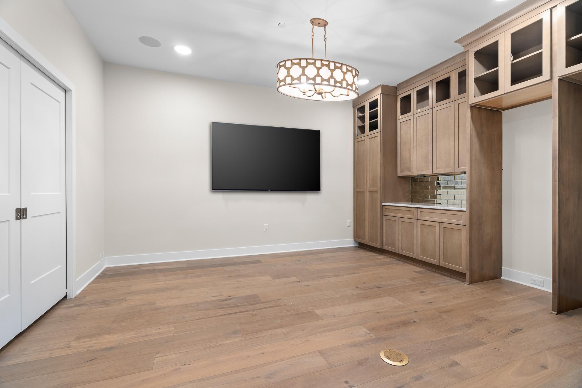 1 Hill Farm Road #100, North Oaks, MN