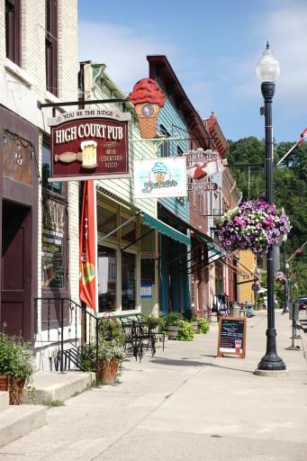 Beautiful "Main Street" setting in vibrant tourist town