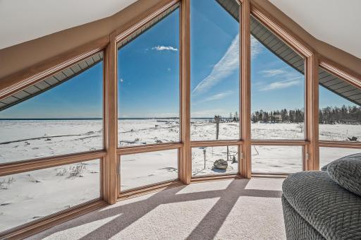 212 Skiff Landing Road, Knife River, MN 55609