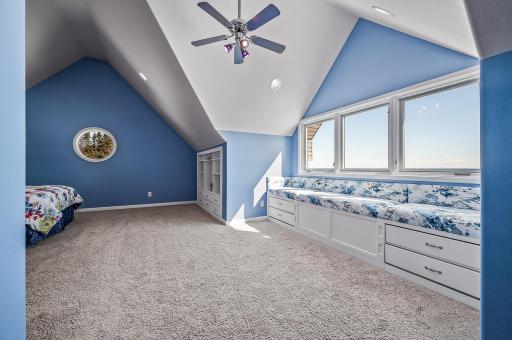 212 Skiff Landing Road, Knife River, MN 55609