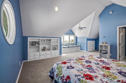 212 Skiff Landing Road, Knife River, MN 55609