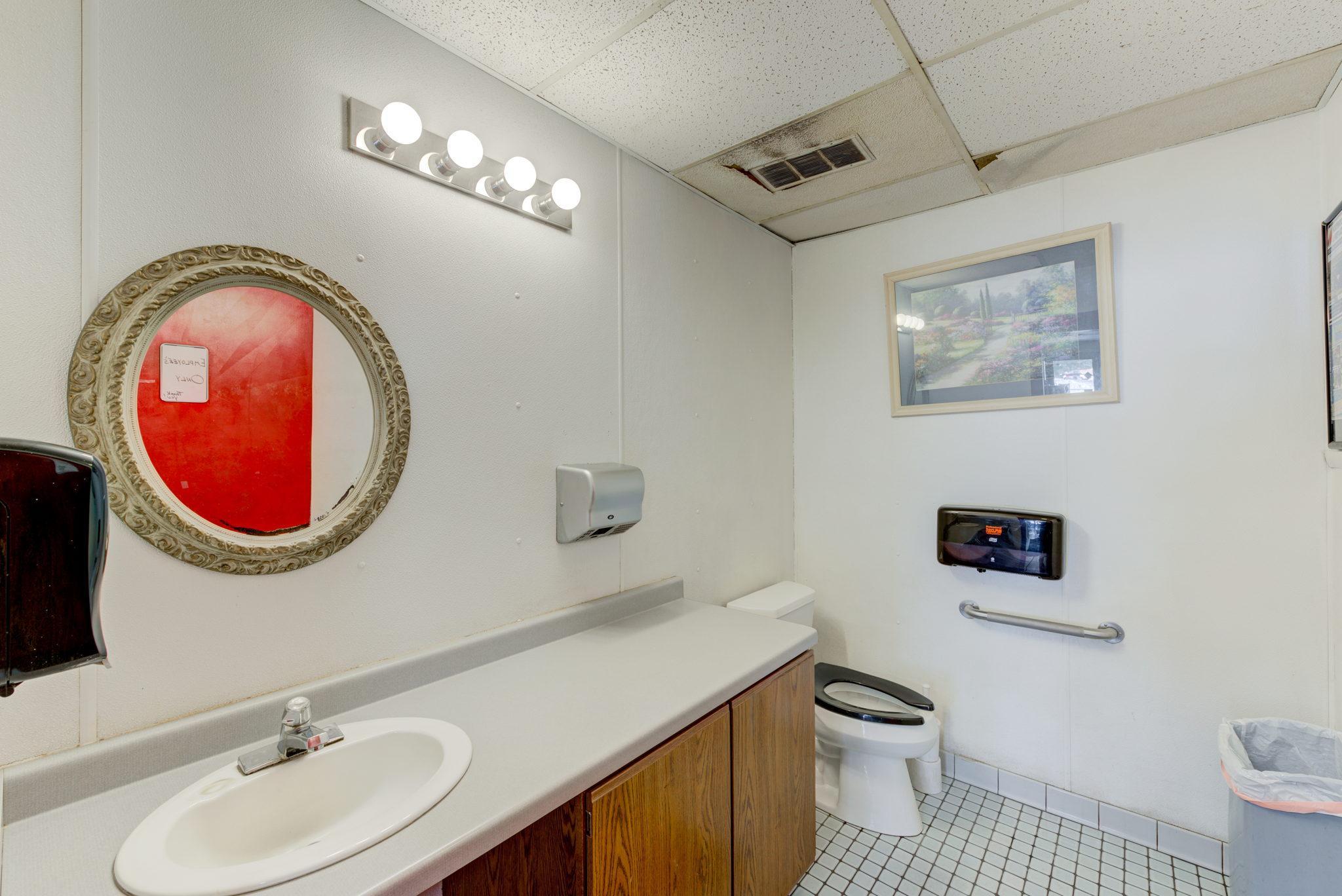 10-web-or-mls-Bathroom Employee