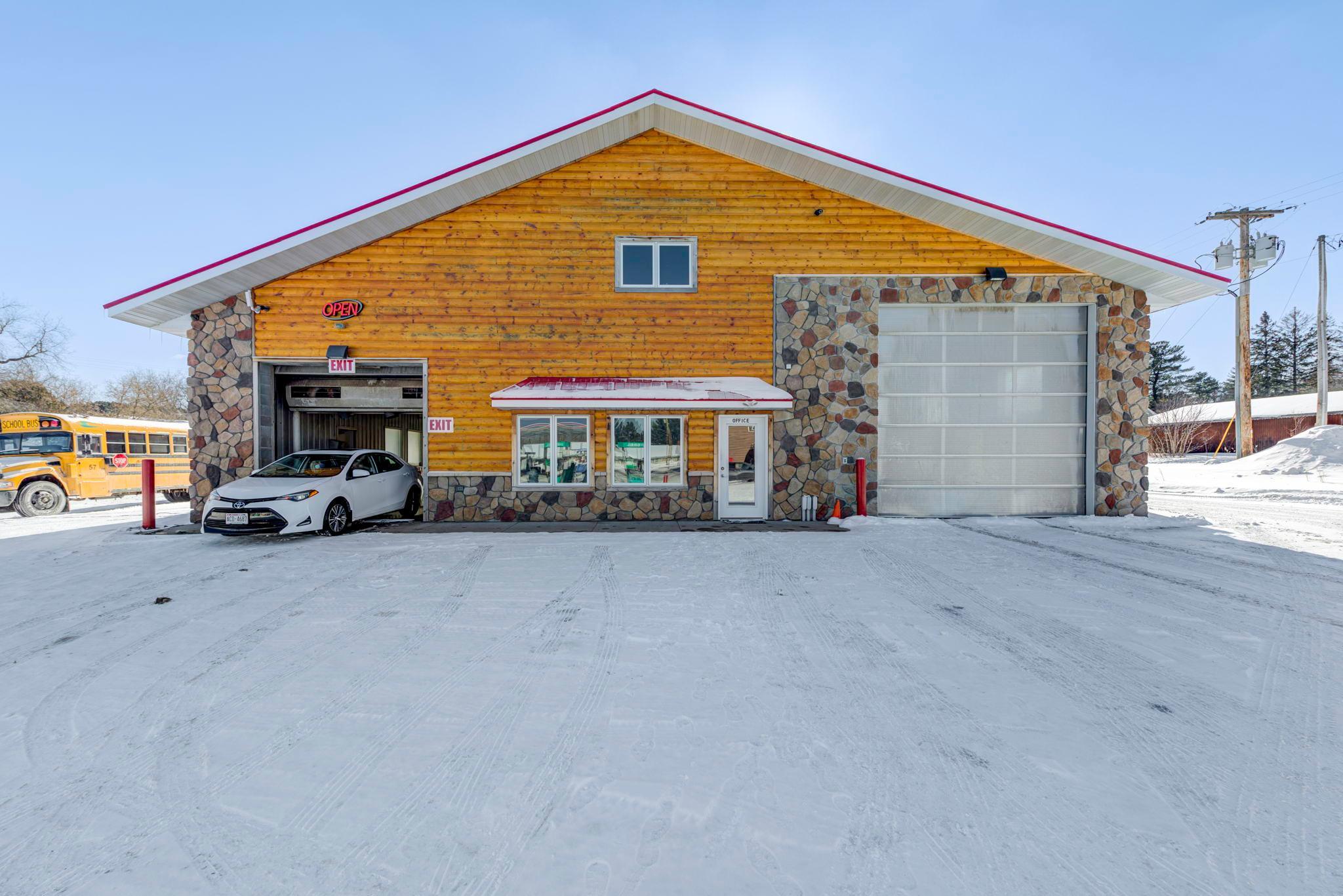 29-web-or-mls-Carwash front ext 4-Modifica