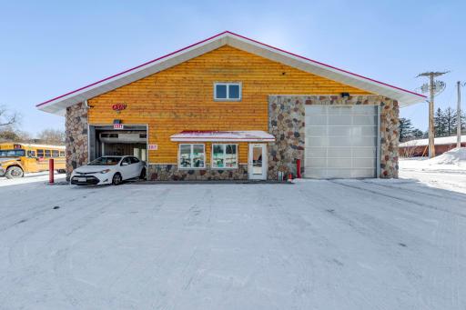 29-web-or-mls-Carwash front ext 4-Modifica