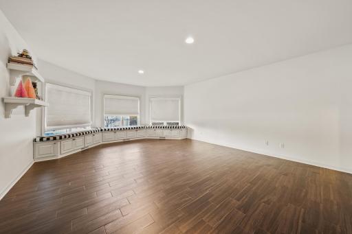 18370 Nicklaus Way, Eden Prairie, MN 55347