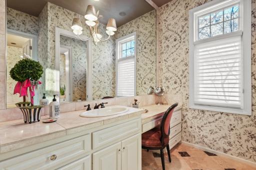 18370 Nicklaus Way, Eden Prairie, MN 55347