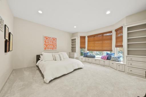 18370 Nicklaus Way, Eden Prairie, MN 55347