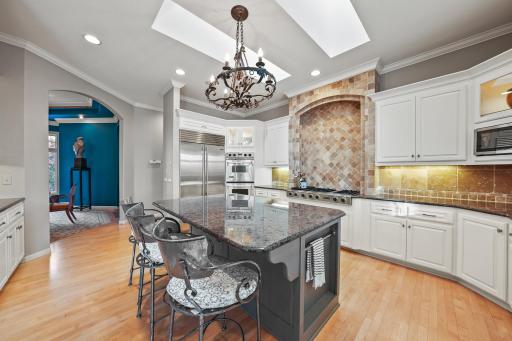 18370 Nicklaus Way, Eden Prairie, MN 55347