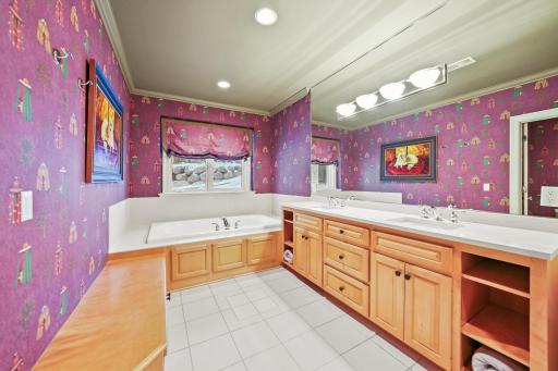 18370 Nicklaus Way, Eden Prairie, MN 55347