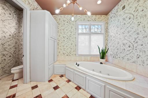 18370 Nicklaus Way, Eden Prairie, MN 55347