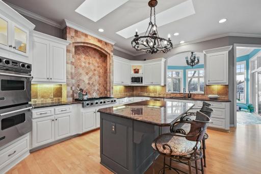 18370 Nicklaus Way, Eden Prairie, MN 55347