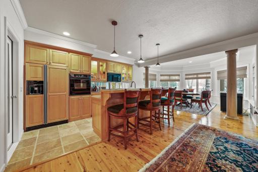 18370 Nicklaus Way, Eden Prairie, MN 55347