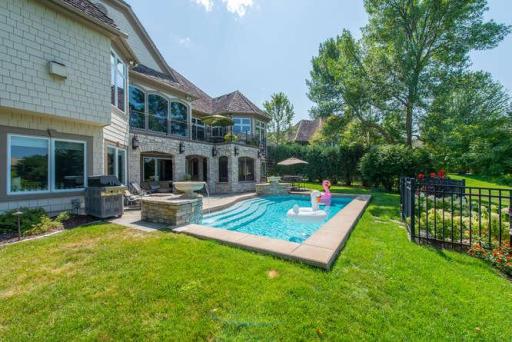 18370 Nicklaus Way, Eden Prairie, MN 55347