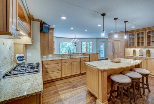 3 Shadow Lane, North Oaks, MN 55127