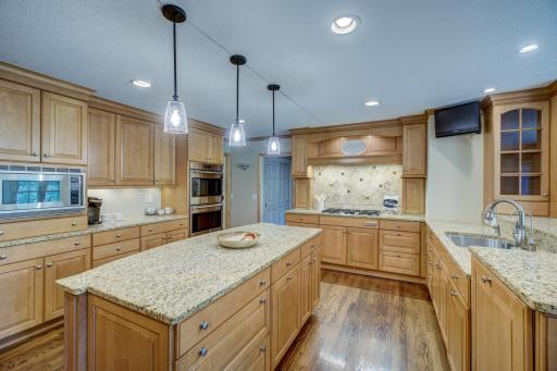 3 Shadow Lane, North Oaks, MN 55127