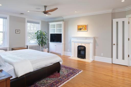 2262 W Lake Of The Isles Parkway, Minneapolis, MN 55405