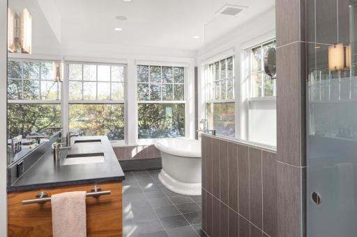 2262 W Lake Of The Isles Parkway, Minneapolis, MN 55405