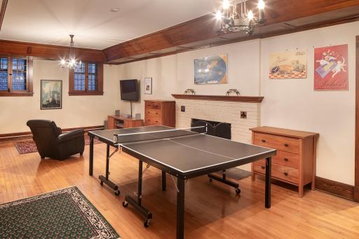 2262 W Lake Of The Isles Parkway, Minneapolis, MN 55405