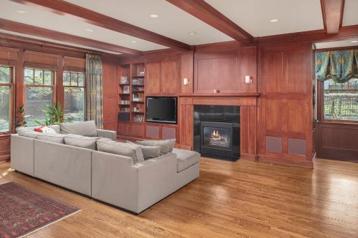 2262 W Lake Of The Isles Parkway, Minneapolis, MN 55405