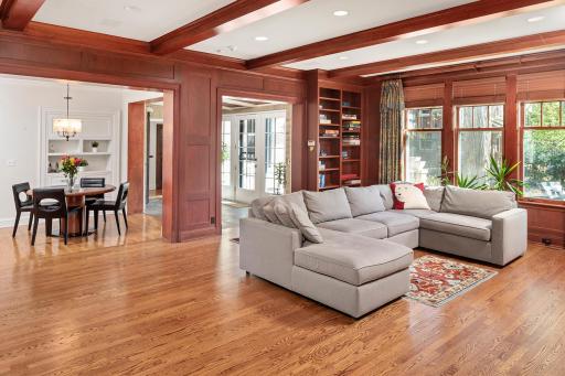 2262 W Lake Of The Isles Parkway, Minneapolis, MN 55405