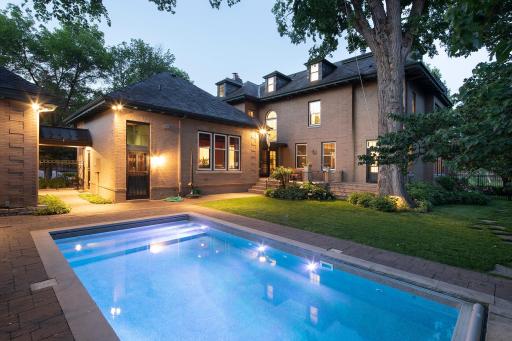 2262 W Lake Of The Isles Parkway, Minneapolis, MN 55405