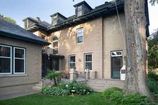 2262 W Lake Of The Isles Parkway, Minneapolis, MN 55405