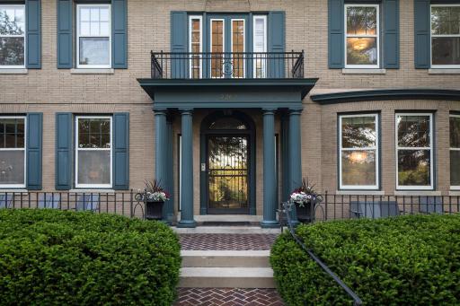 2262 W Lake Of The Isles Parkway, Minneapolis, MN 55405