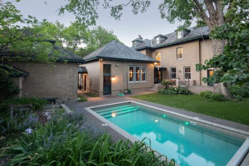 2262 W Lake Of The Isles Parkway, Minneapolis, MN 55405