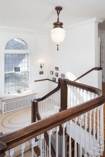 2262 W Lake Of The Isles Parkway, Minneapolis, MN 55405
