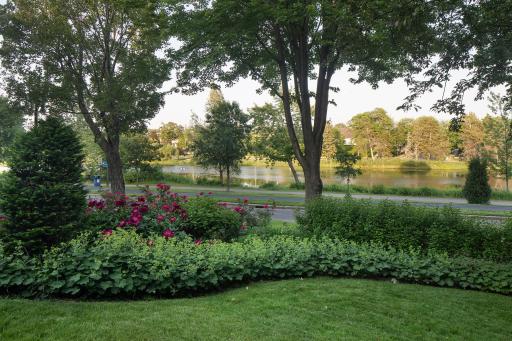 2262 W Lake Of The Isles Parkway, Minneapolis, MN 55405