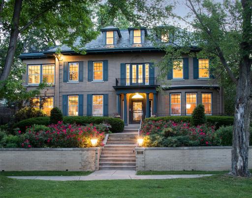 2262 W Lake Of The Isles Parkway, Minneapolis, MN 55405